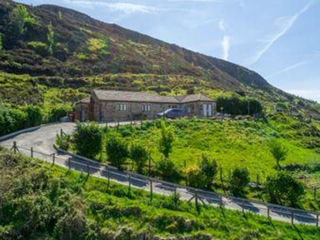 House for sale in Huddersfield, West Yorkshire