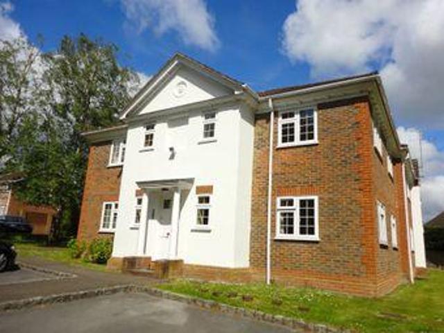 House for rent in Heol-las, Surrey
