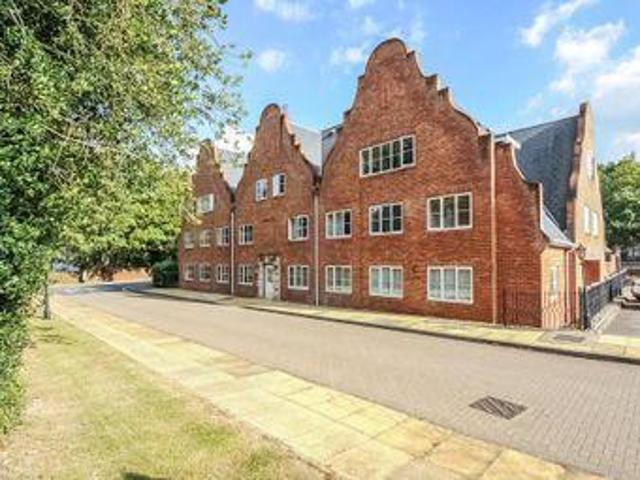 House for rent in Ascot