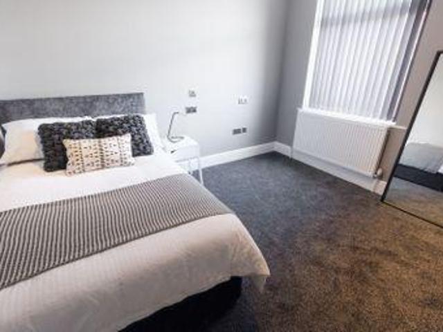 House for rent in Calderstones