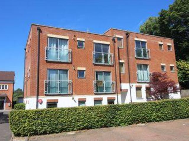 House for rent in Row Town, Surrey