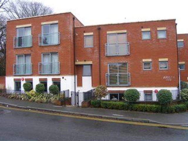House for rent in Row Town, Surrey
