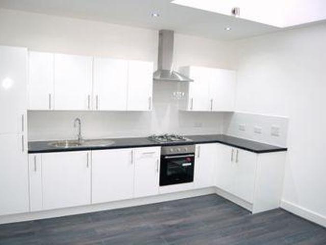 House for rent in Heol-las, Surrey