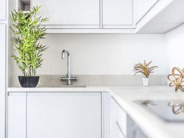 House for rent in Heol-las, Surrey