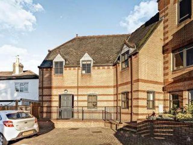 House for sale in Hillview, Surrey