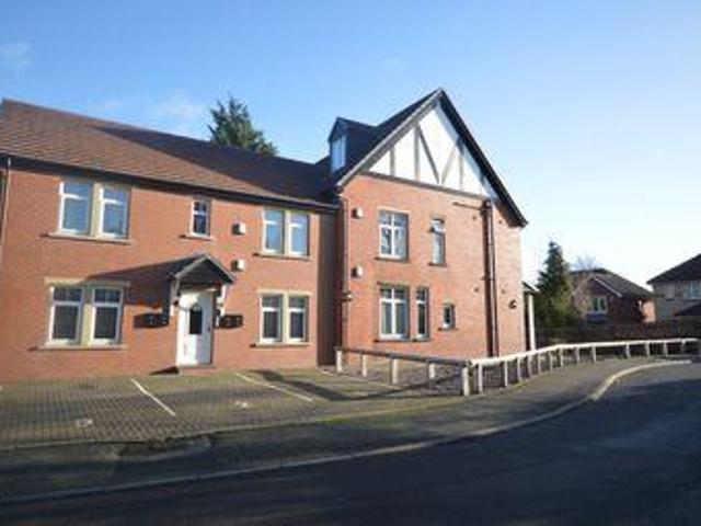 House for sale in Huddersfield, West Yorkshire