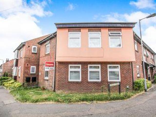 House for sale in Luton