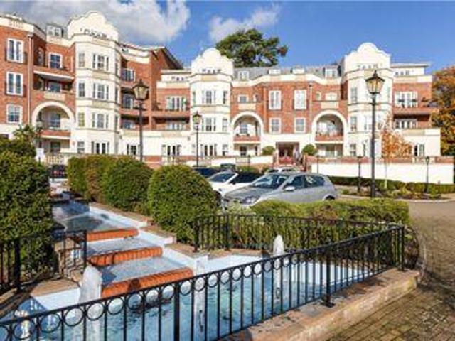 House for sale in Ascot
