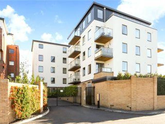 House for sale in Heol-las, Surrey
