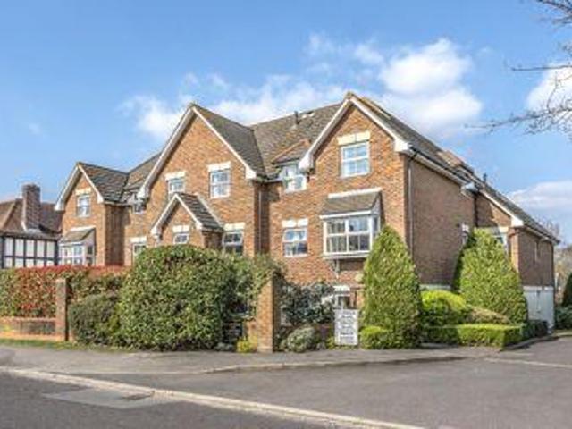 House for sale in Heol-las, Surrey
