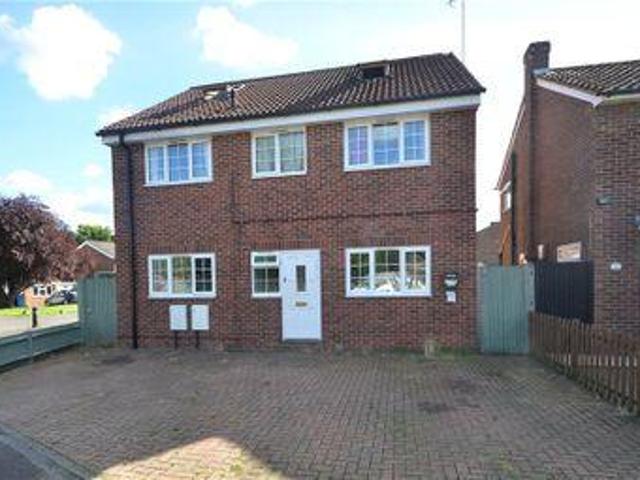 House for sale in Heol-las, Surrey