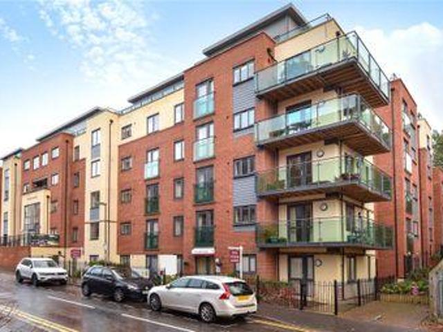 House for sale in Heol-las, Surrey