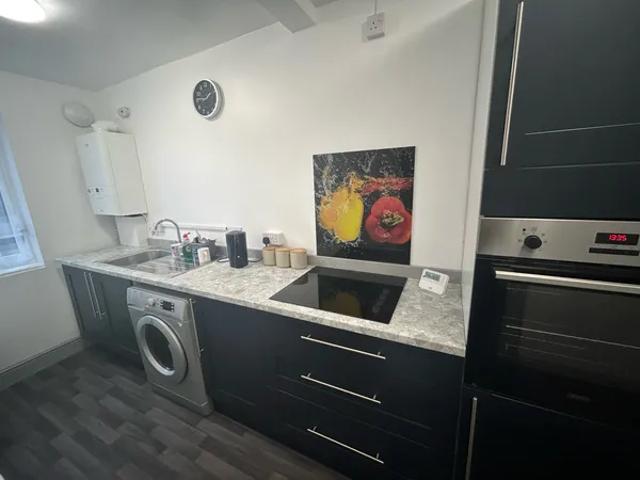 Apartment for rent in West End, Bare