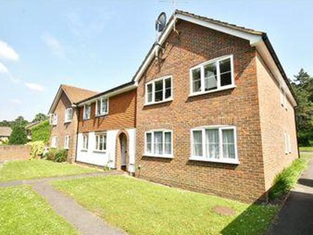 House for rent in Heol-las, Surrey