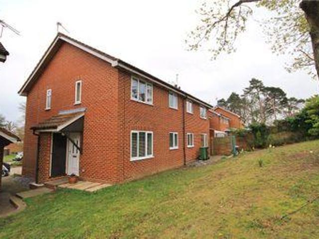 House for rent in Heol-las, Surrey