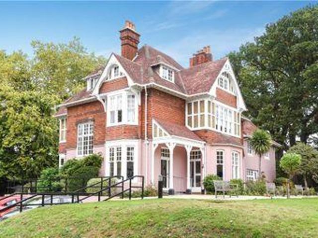 House for sale in Ascot