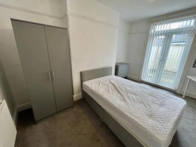 House for rent in Calderstones