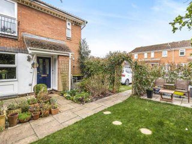 House for sale in Heol-las, Surrey