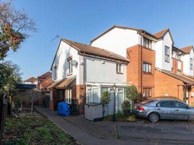 House for sale in Purfleet, Essex