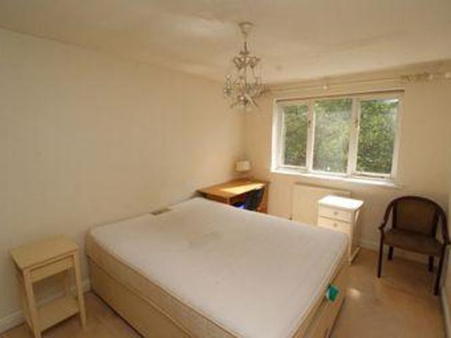 House for rent in Row Town, Surrey