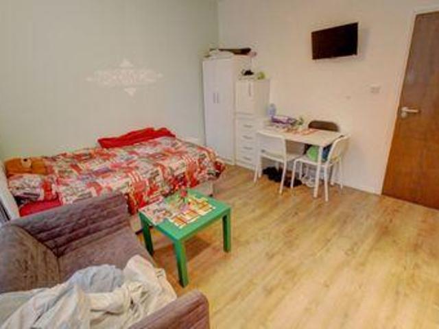 House for rent in Calderstones
