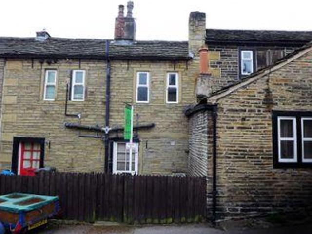 House for sale in Huddersfield, West Yorkshire