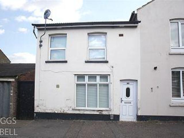 House for sale in Luton, England