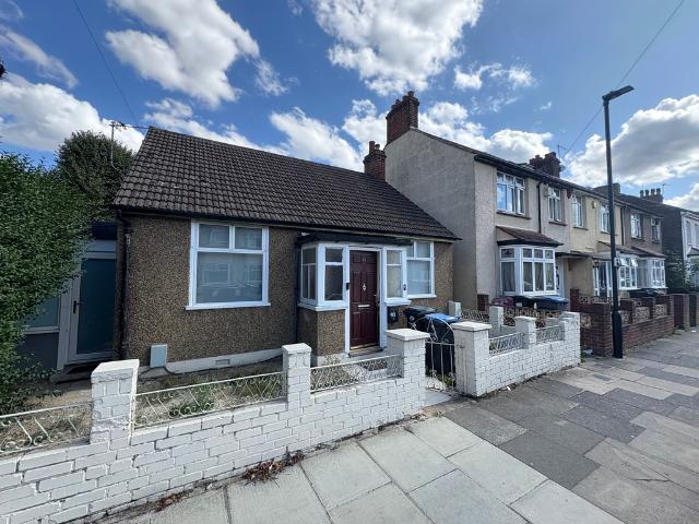 Apartment for rent in Enfield Lock, Greater London