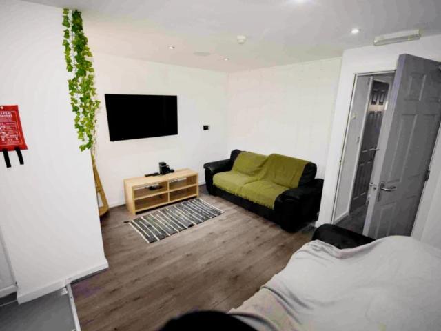 Apartment for rent in Kensington, Calderstones