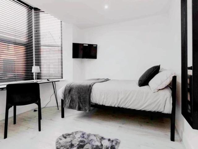 Apartment for rent in Calderstones
