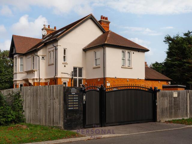 Studio for rent in Parkviews, Epsom and Ewell