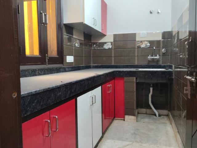 Flat for rent in South Delhi, Deri