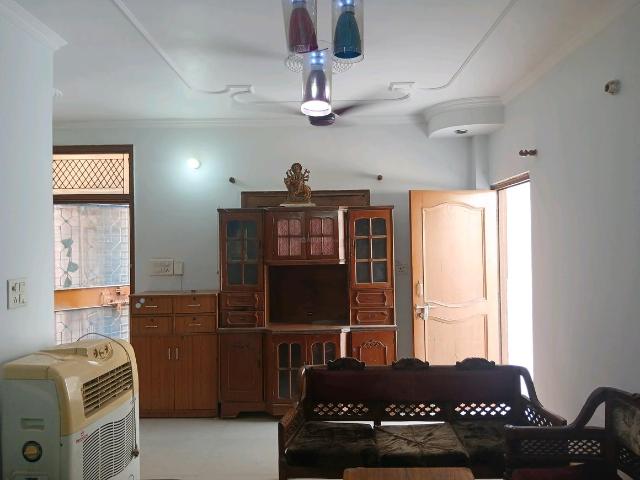 Flat for rent in West Delhi, Deri