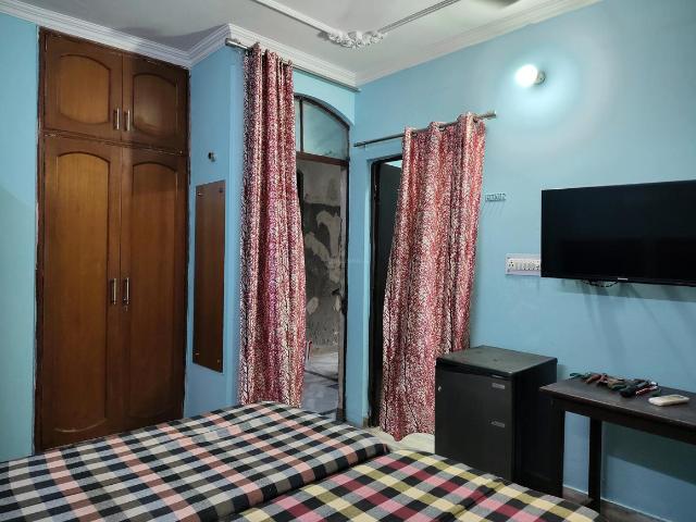 Flat for rent in South Delhi, Deri
