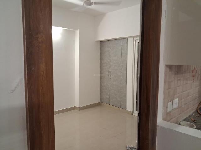 Flat for rent in Amrapali Dream Valley, Gautam Buddha Nagar