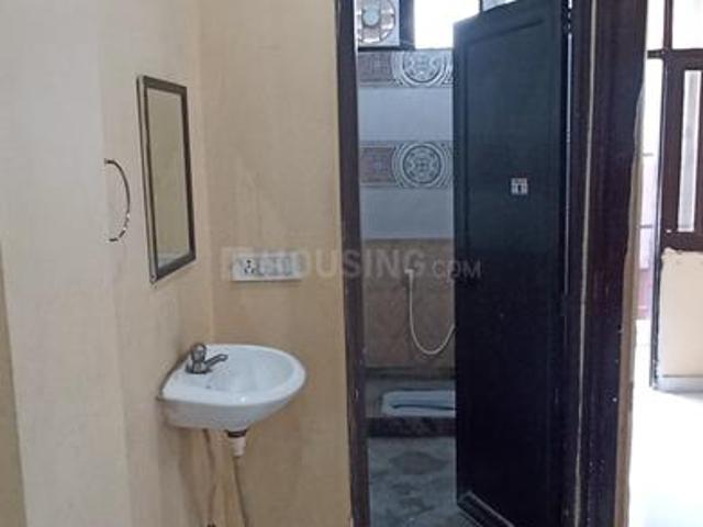 Flat for rent in South West Delhi, Deri