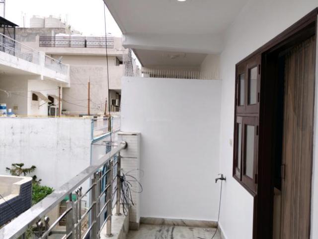 Flat for rent in South West Delhi, Deri