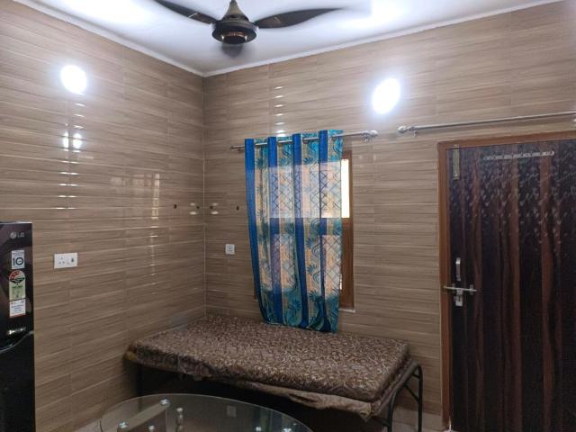 Flat for rent in North West Delhi, Deri