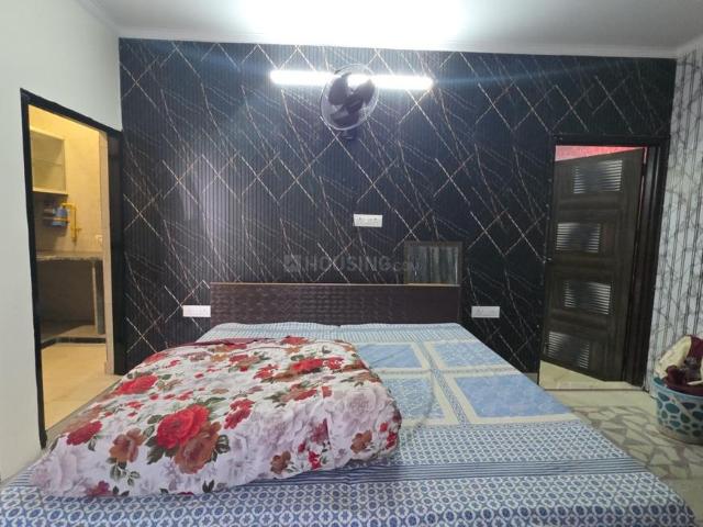 Flat for rent in Shalimar Bagh, Delhi