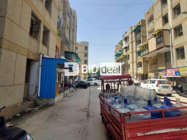 Flat for sale in North Delhi, Deri
