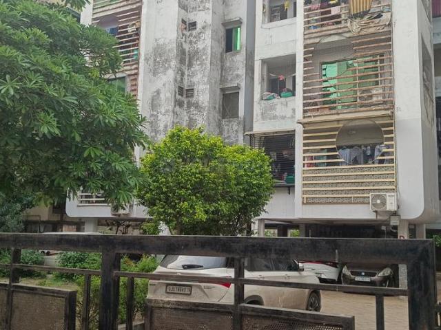 Flat for rent in Sarkhej, Gujarat