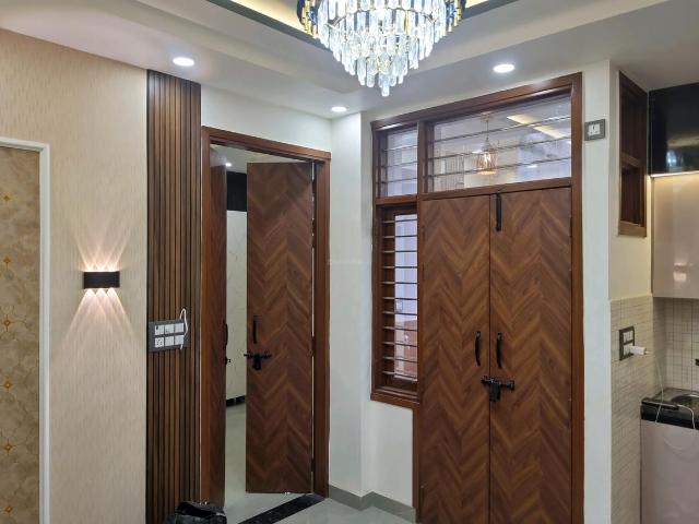 Flat for sale in South West Delhi, Deri