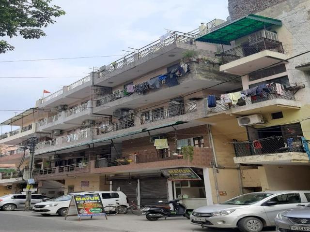 Flat for sale in North Delhi, Deri