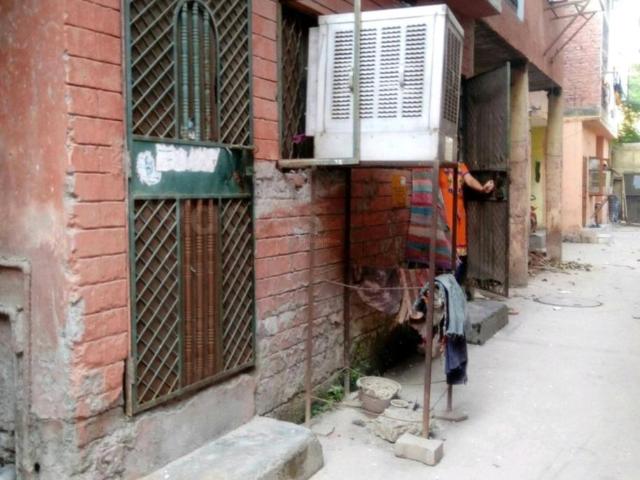 Flat for sale in North Delhi, Deri