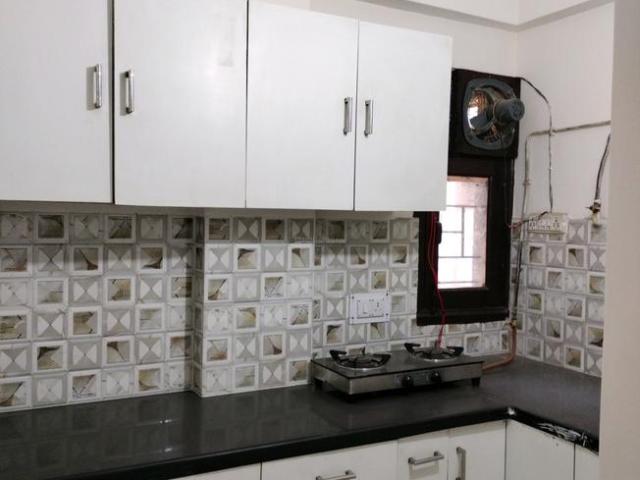 Flat for rent in South West Delhi, Deri