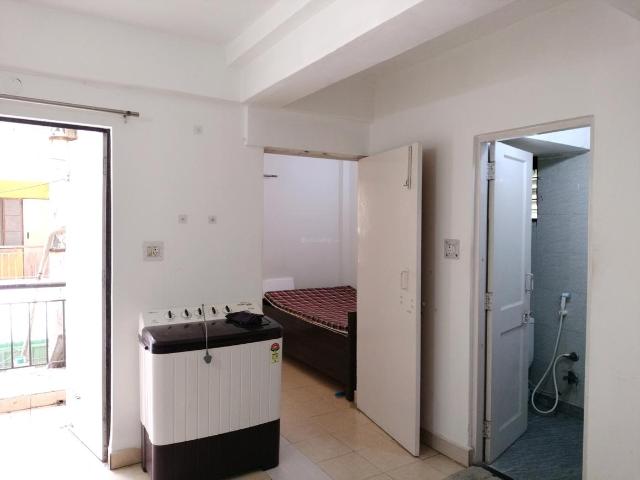 Flat for rent in South West Delhi, Deri