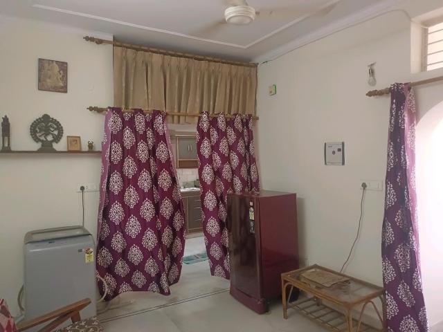 Flat for rent in North West Delhi, Deri