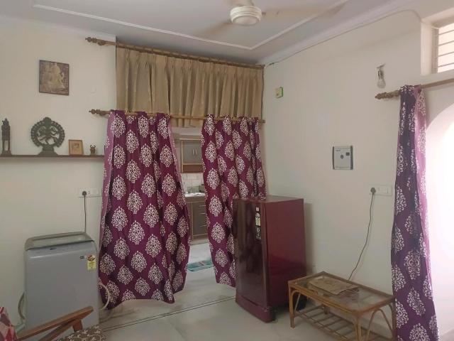 Flat for rent in North West Delhi, Deri