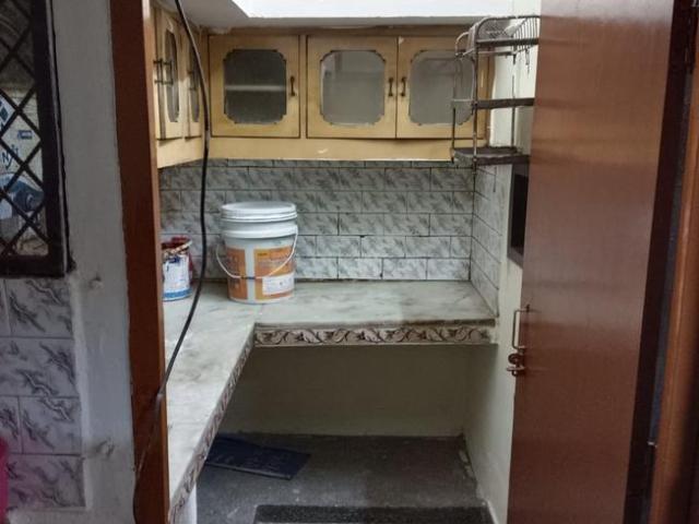 Flat for sale in North East Delhi, Deri