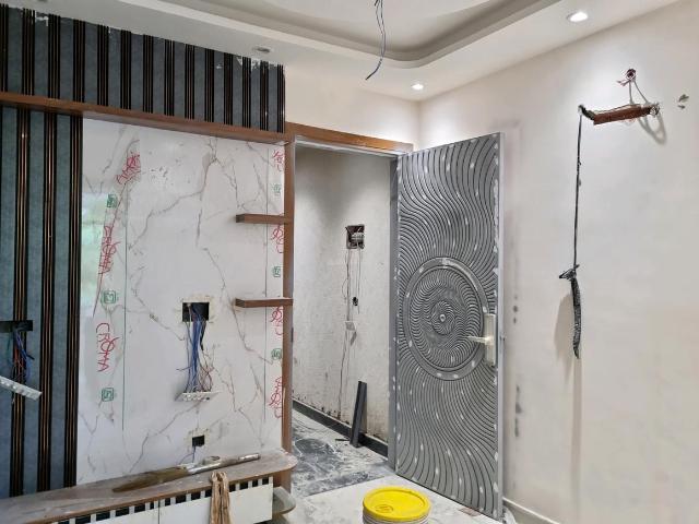 Flat for sale in South West Delhi, Deri